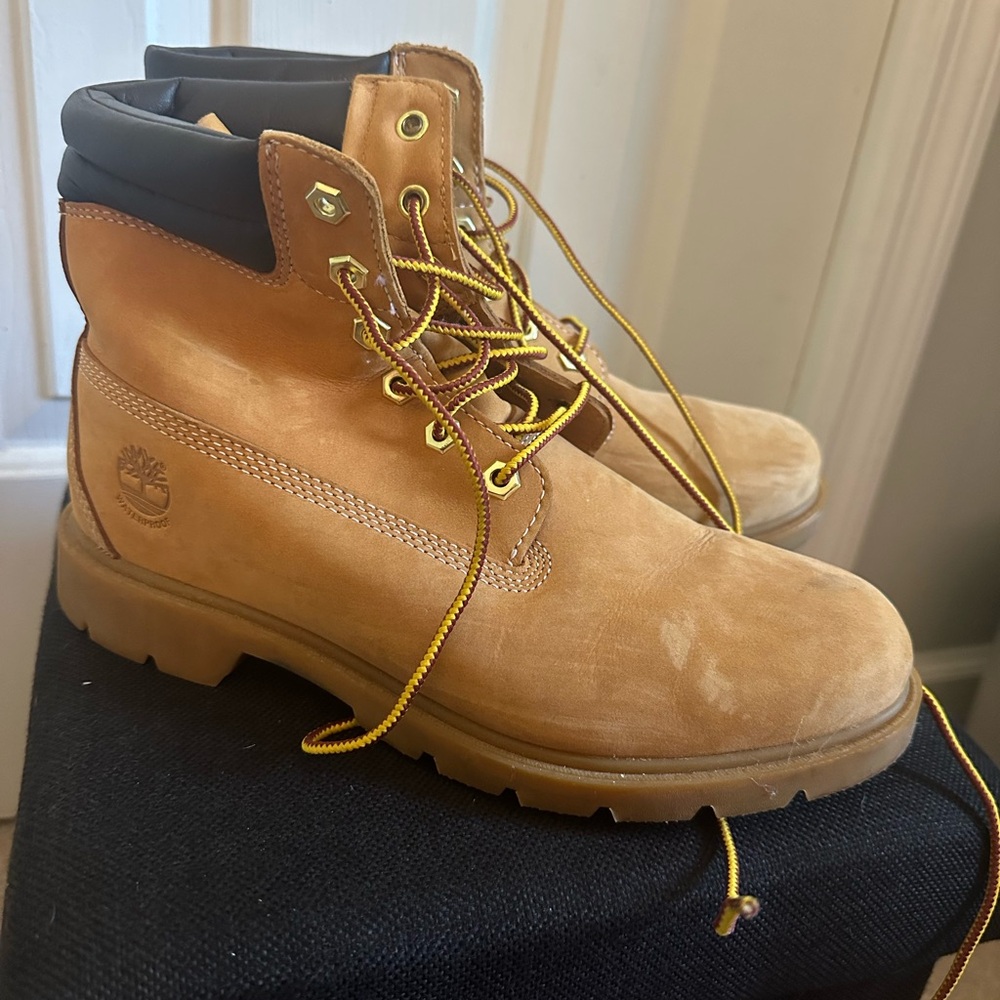 Timberland Tan and Black Boots with Nubuck Leather and Padded Collar